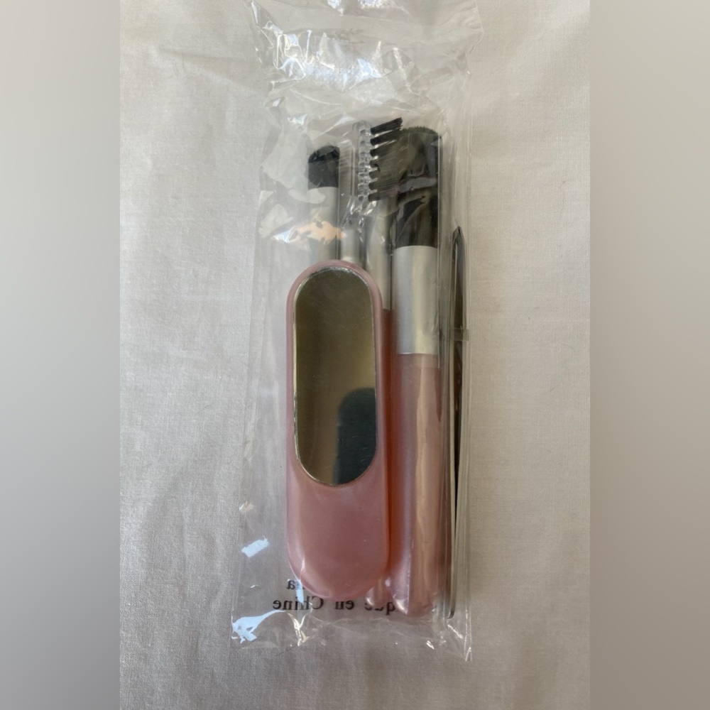 New Mary Kay Fix Kit 7 Piece W/ Zip Pouch Tweezers Brushes Sharpener Etc - Picture 5 of 10